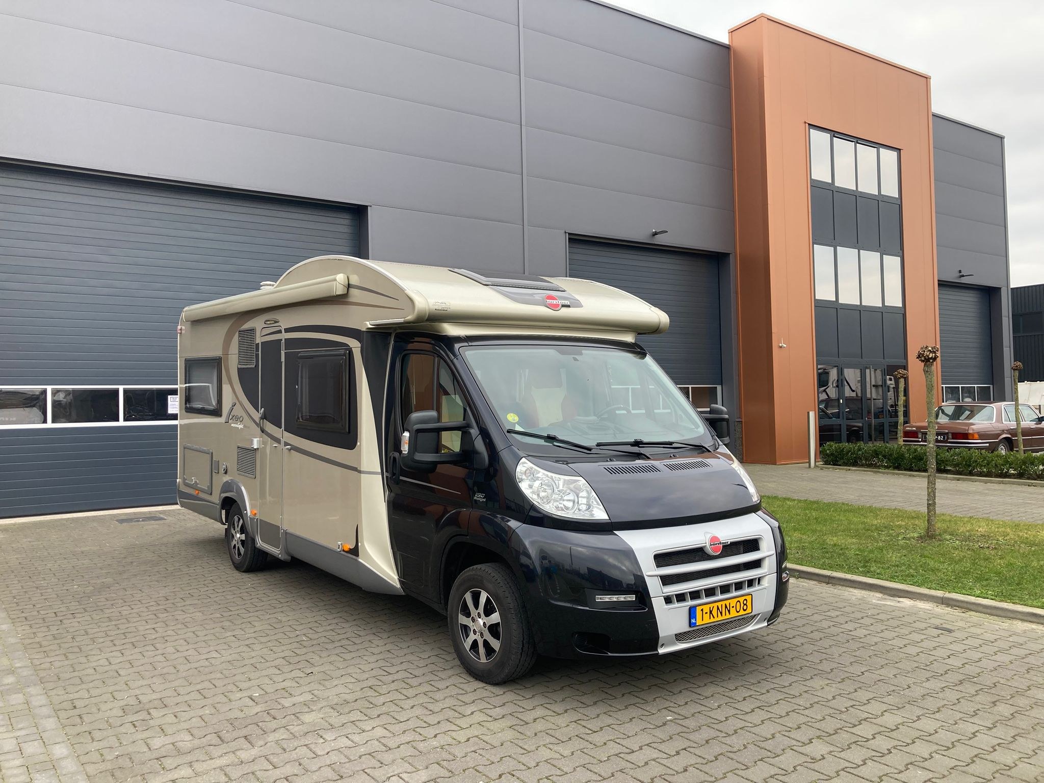 2013 Burstner Ixeo Time Moonlight 695 met Frans bed en hefbedVERKOCHT