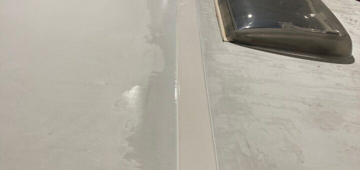 Lek camperdak gerepareerd